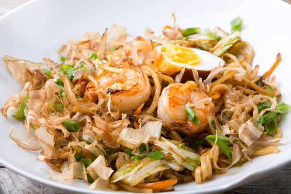 Asya kızarmış noodle