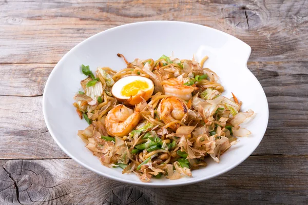 Asya kızarmış noodle