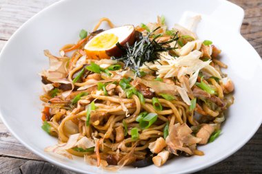 Asya kızarmış noodle