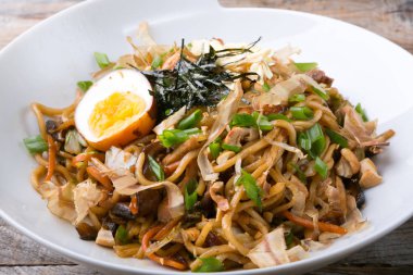 Asya kızarmış noodle