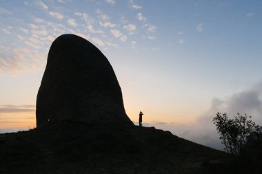 Dağlarda gün batımı
