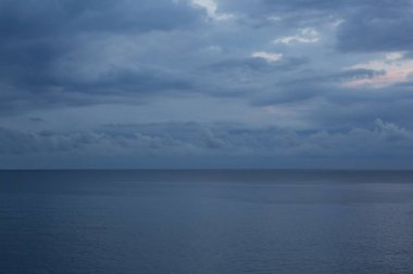 Sakin deniz manzaralı