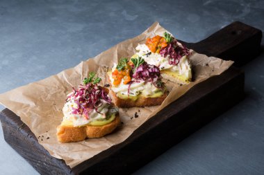 Bruschetta Yengeç Salatası ile