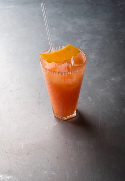 Грейпфрутовый лимонадный стакан — стоковое фото