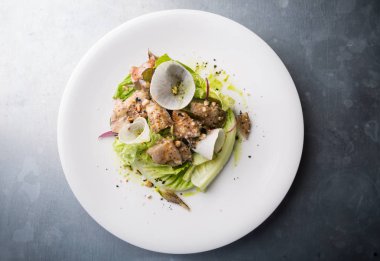 Tavuk Salata marul ile,