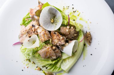 Tavuk Salata marul ile,