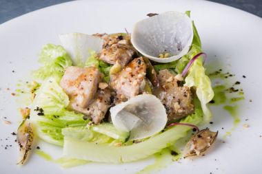 Tavuk Salata marul ile,