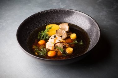 Tavuk mantar çorbası