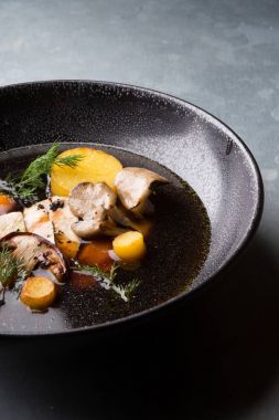 Tavuk mantar çorbası