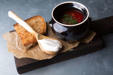 Kırmızı borsch çorbası