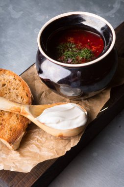 Kırmızı borsch çorbası