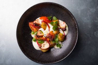 İtalyan kalamar salatası