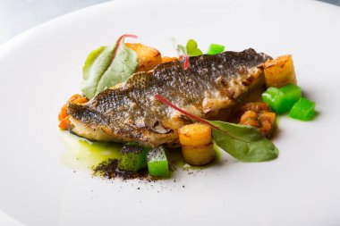 Izgara balık filetosu.