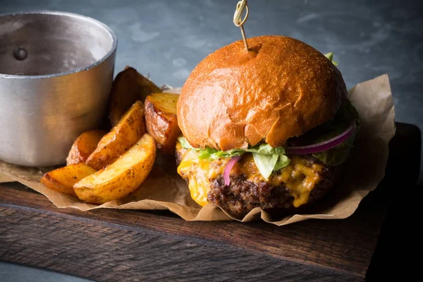 Hamburger with potatoes — Stock Photo, Image