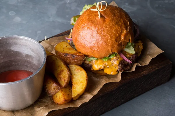 Hamburger patates ile