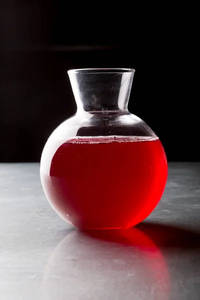 Glas mit rotem Rand — Stockfoto