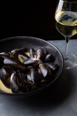Mussles ve şarap