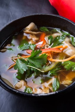 Asya mantar çorbası