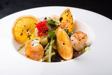 Zarif Asya deniz ürünleri salatası