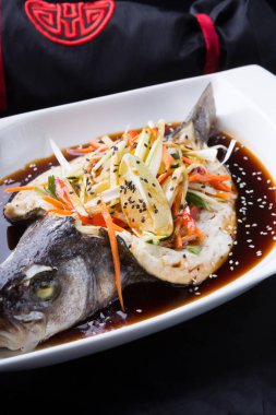Soya soslu balık buğulama
