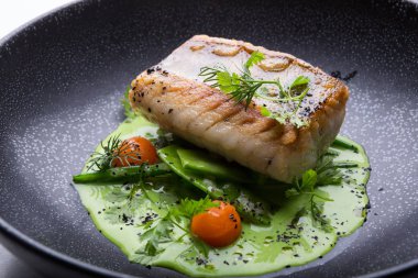 Pişmiş beyaz balık fileto