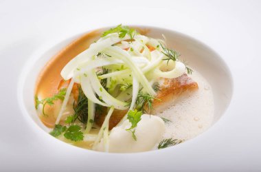 Pişmiş beyaz balık fileto