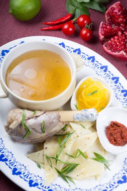 Asya göçebe çorbası seti: et, makarna ve et suyu