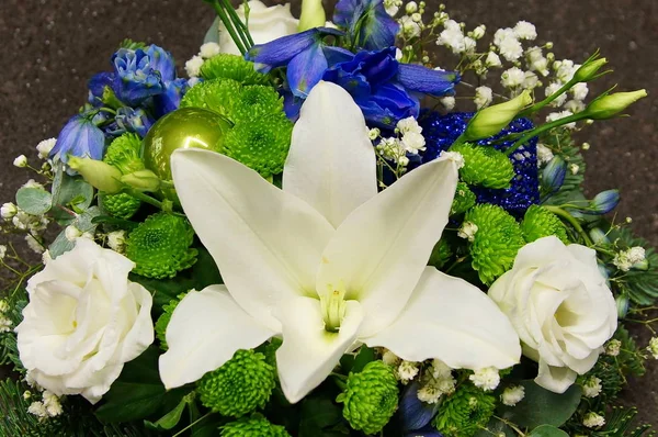 Buquê de flores de lírio — Fotografia de Stock