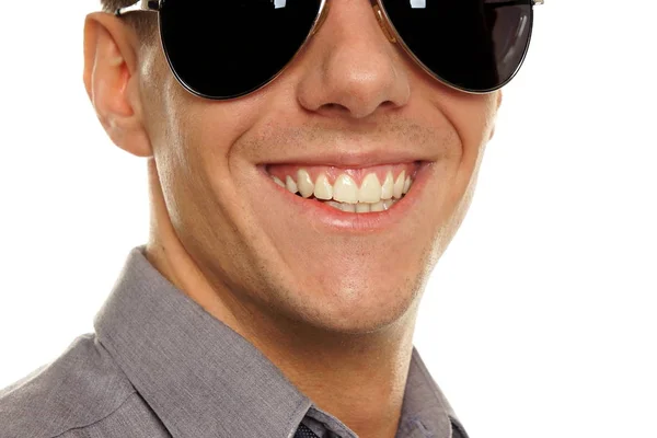 Молодой улыбающийся бизнесмен Лицензионные Стоковые Изображения