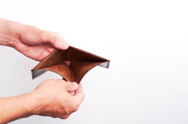 Boş cüzdan parası beyaz arka planda izole edilmiş parayı kırdı. İflas ekonomik mali durumu. Emeklilik ve işsizlik kavramındaki yoksulluk. Metin için boşluk