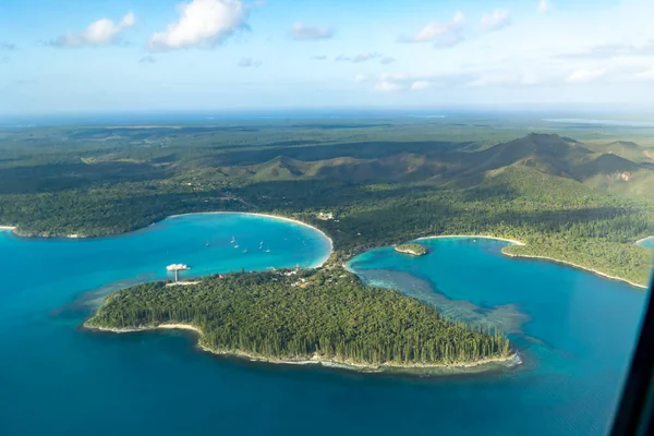 Flygfoto Över Tallö Utanför Nya Kaledoniens Kust Några Båtar Turkosa — Stockfoto