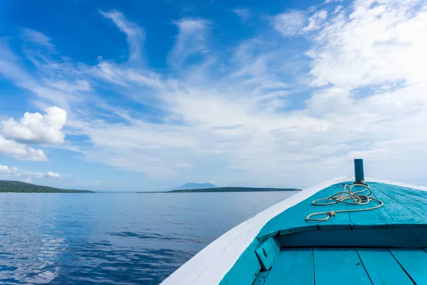 Hermosa Vista Desde Una Proa Barco Blanco Azul Mar Copiar —  Fotos de Stock
