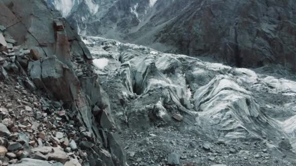 Glaciar Ak-Sai en el Parque Nacional Ala Archa Kirguistán — Vídeos de Stock