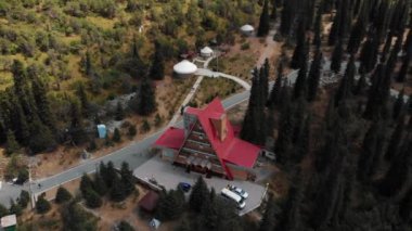 Ala Archa Ulusal Parkı Kırgızistan 'daki Şirin Otel Dağları Ormanı