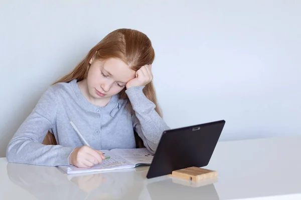 Distance Education Girl Tablet Put Her Head Her Hand — Stock Photo, Image