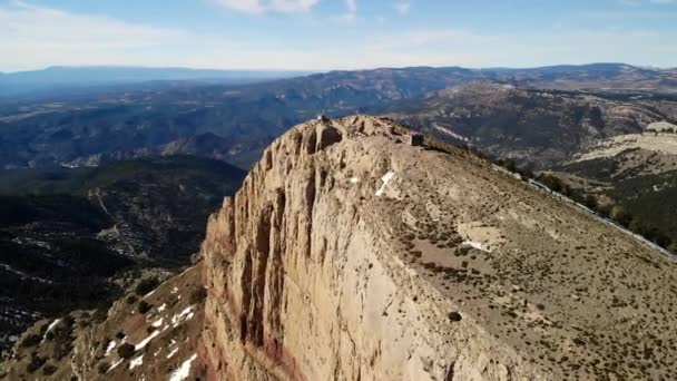 Imagens Drones Sobre Cume Montanha Com Pouca Neve Peagolosa Castelln — Vídeo de Stock