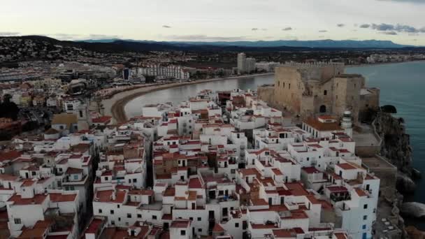 페이스 Peiscola 카스텔 Castelln Spain Mid Parallax 움직임 바로위에 상공에 — 비디오