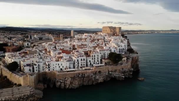 Drone Footage Ancient Town Castle Situated Just Top Cliff Shoreline — Stock Video