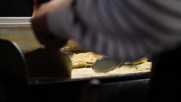 Taiwanesiska Omeletter När Tillagas Shilin Night Market Taipei Taiwan Taiwans — Stockvideo