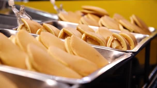 Doraemon Pastaları Shilin Night Market Taipei Tayvan Tayvan Sokak Yemekleri — Stok video