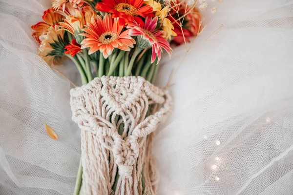 Colourful flowers, boho wedding bouquet with macrame wrap — Stock Photo, Image