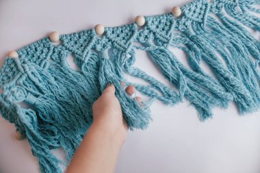 Makrame duvarda asılı pankart, çocuk odası dekorasyonu, boho tarzı kreş.