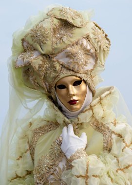 Geleneksel Venedik Karnavalı 'nda (Carnevale di Venezia) geleneksel maskeli ve kostümlü Reveller. Venedik, Veneto, İtalya, Avrupa