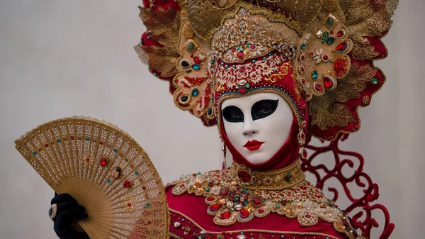 ヴェネツィア カーニバル ヴェネツィア カーニバル で伝統的な精巧なマスクと衣装でリベラー ヴェネツィア ヴェネト イタリア ヨーロッパ — ストック写真