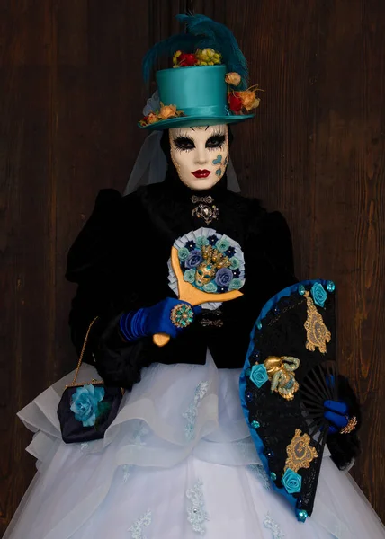 Reveller Traditioneller Aufwendiger Maske Und Kostüm Beim Alljährlichen Karneval Von — Stockfoto