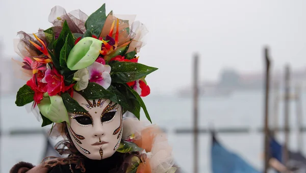 Reveller Tradycyjnej Masce Kostiumie Dorocznym Karnawale Wenecji Carnevale Venezia Wenecja — Zdjęcie stockowe