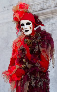 Geleneksel Venedik Karnavalı 'nda (Carnevale di Venezia) geleneksel maskeli ve kostümlü Reveller. Venedik, Veneto, İtalya, Avrupa
