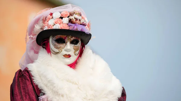 Reveller Traditioneller Aufwendiger Maske Und Kostüm Beim Alljährlichen Karneval Von — Stockfoto