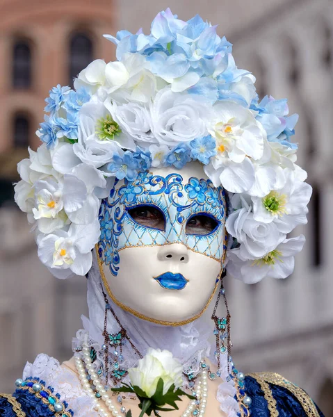 Reveller Traditional Elaborate Mask Costume Annual Venice Carnival Carnevale Venezia — Stock Photo, Image