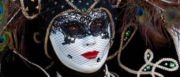 Reveller Traditional Elaborate Mask Costume Στο Ετήσιο Καρναβάλι Της Βενετίας — Φωτογραφία Αρχείου